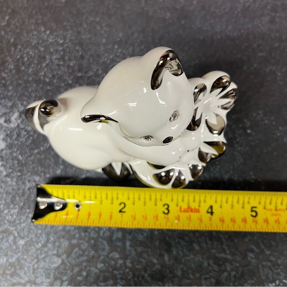 Ahura Ceramic Cat Figurine with Swarovski Crystal Eyes, Silver Painted Detailing - Picture 11 of 14